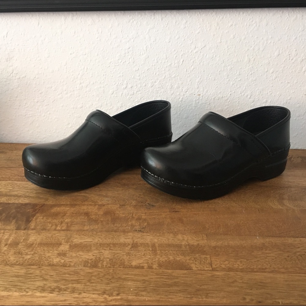Dansko Clogs - like new - black size 37
